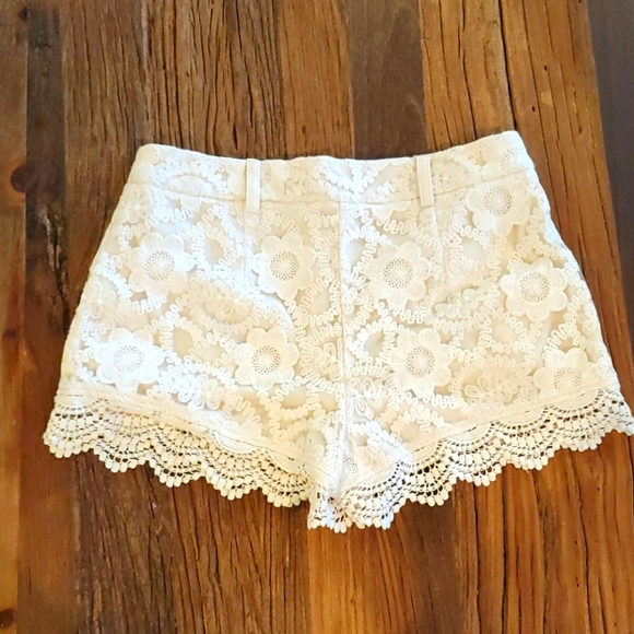 Monteau lace shorts - Picture 2 of 4
